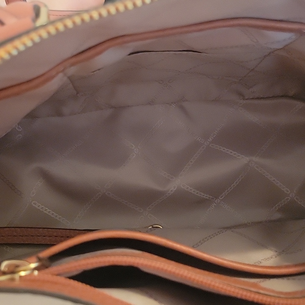 Michael Kors Salmon color leather bag with long strap - Picture 5 of 5